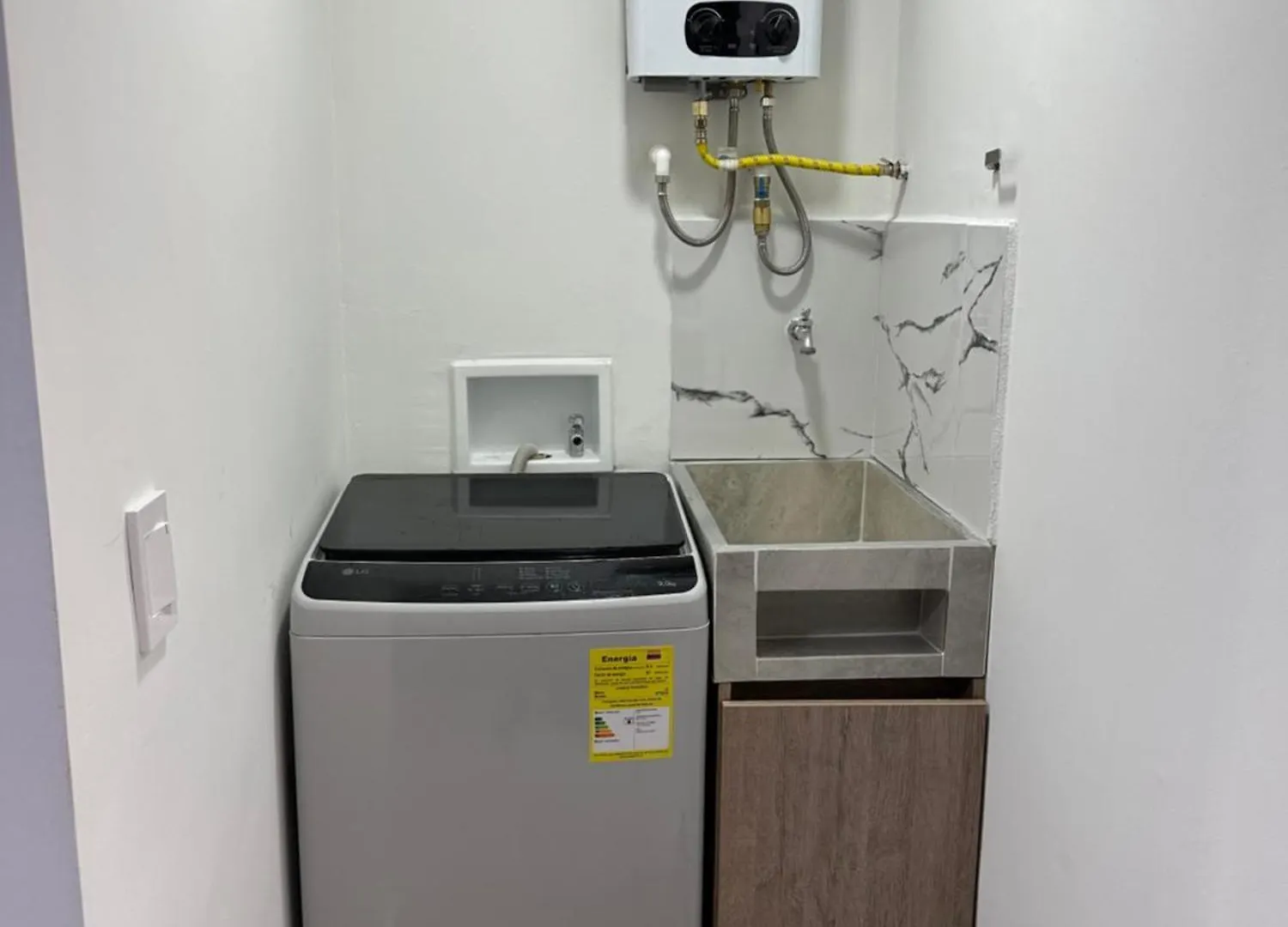 Apartamentos Con Vista Boscosa Y Parking En Buenos Aires, Medellin Apartment