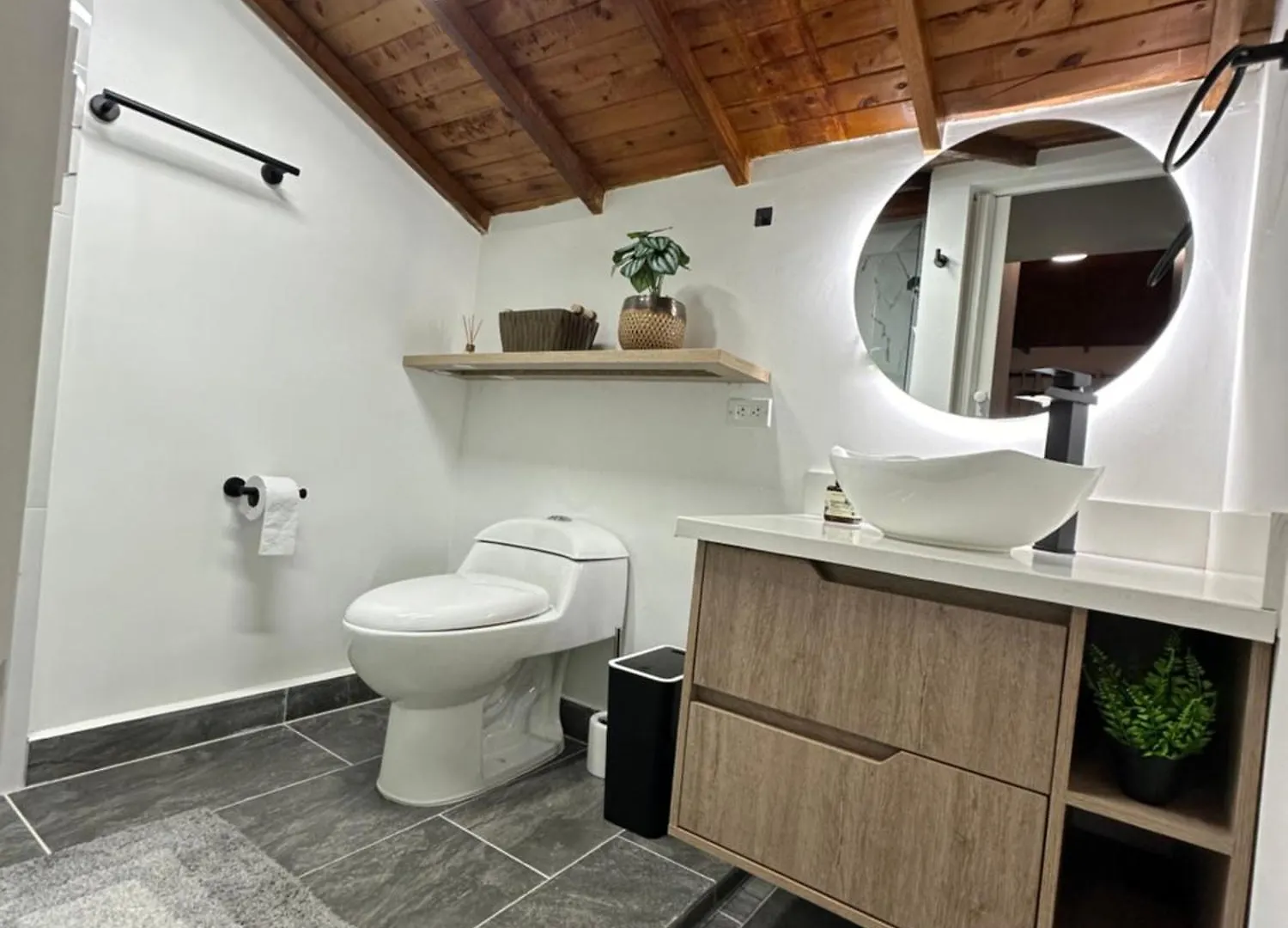 Apartamentos Con Vista Boscosa Y Parking En Buenos Aires, Medellin Apartment