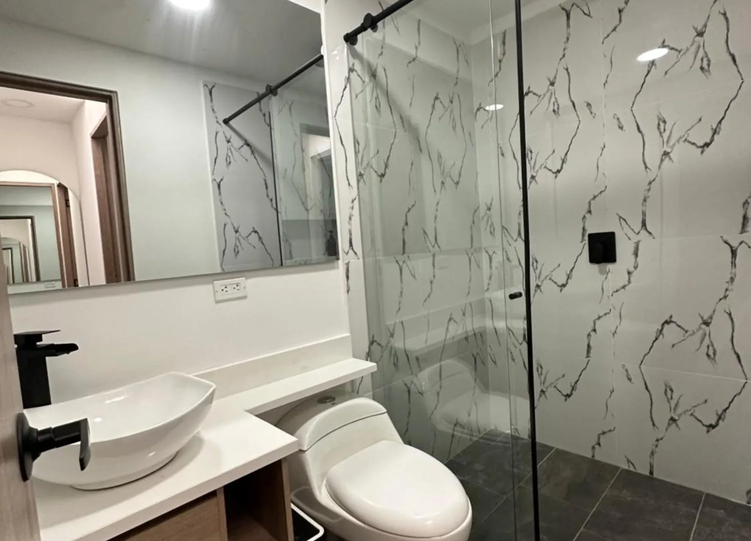 アパート Apartamentos Con Vista Boscosa Y Parking En Buenos Aires, メデジン コロンビア