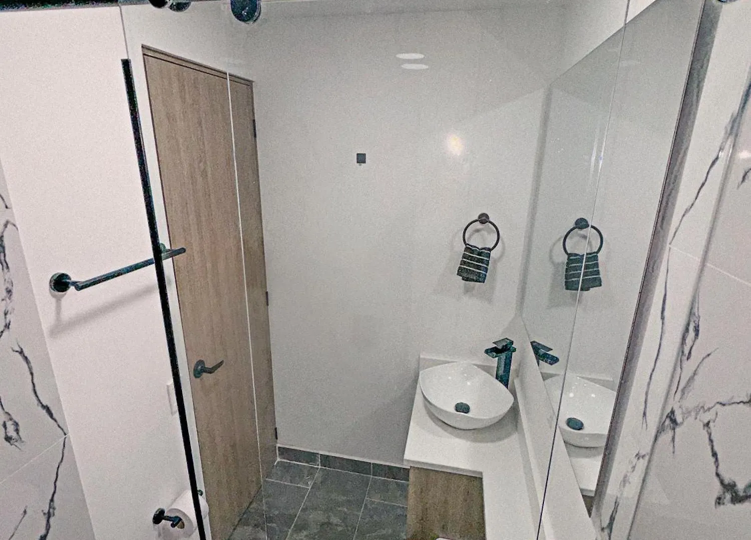 Apartamentos Con Vista Boscosa Y Parking En Buenos Aires, メデジン コロンビア